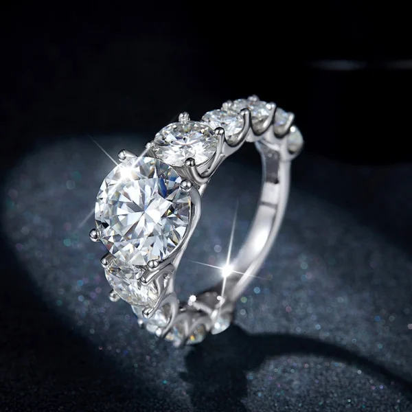 Moissanite 8.0carat Three Stone Round Diamond Ring Moissanite 8.0carat Three Stone Round Diamond Ring
