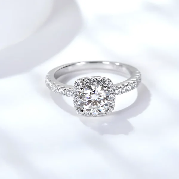 Moissanite Vintage 3.0carat Halo Round Diamond Ring Moissanite Vintage 3.0carat Halo Round Diamond Ring