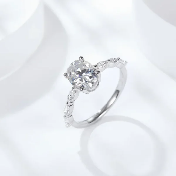 Moissanite 2.0carat 4-Prong Oval Diamond Ring