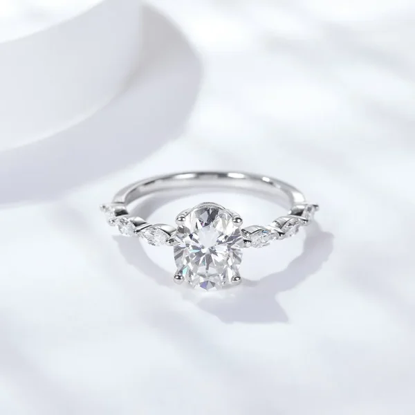 Moissanite 2.0carat 4-Prong Oval Diamond Ring