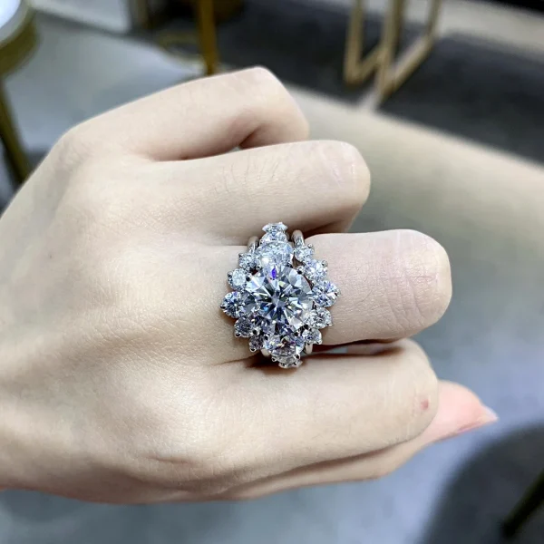 Moissanite 8.0carat Three Stone Round Diamond Ring Moissanite 8.0carat Three Stone Round Diamond Ring