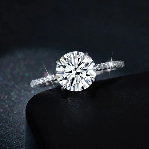 Moissanite Vintage 1.0carat 4-Prong Round Diamond Ring Moissanite Vintage 1.0carat 4-Prong Round Diamond Ring