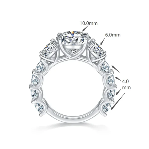 Moissanite 8.0carat Three Stone Round Diamond Ring Moissanite 8.0carat Three Stone Round Diamond Ring