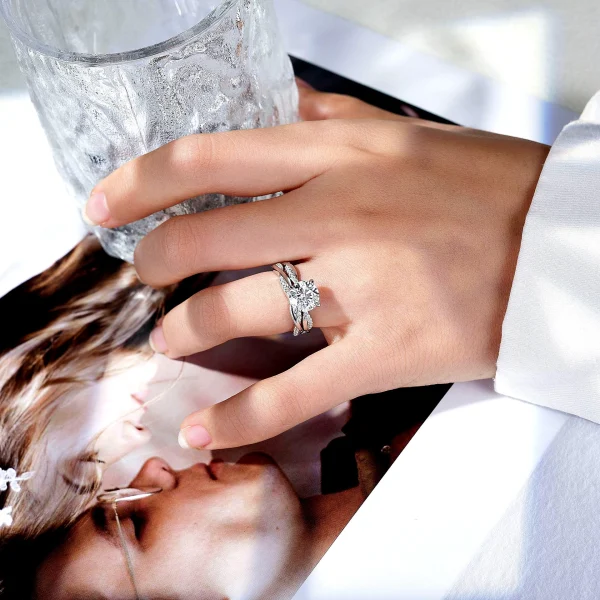 Moissanite 2.0carat Vine Round Diamond Ring Moissanite 2.0carat Vine Round Diamond Ring