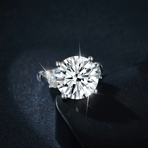 Moissanite 8.0carat Round Diamond Ring Moissanite 8.0carat Round Diamond Ring